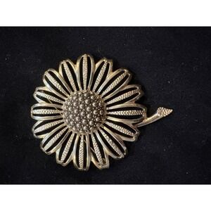 Beautiful Flower Brooch Pin Light Gold Tone Textured Smooth Signed SARAH COV